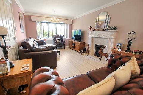 6 bedroom detached house for sale, Karles Close, Newton Aycliffe