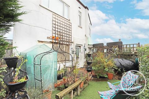 2 bedroom maisonette for sale, Jubilee Buildings, London Road, Pakefield