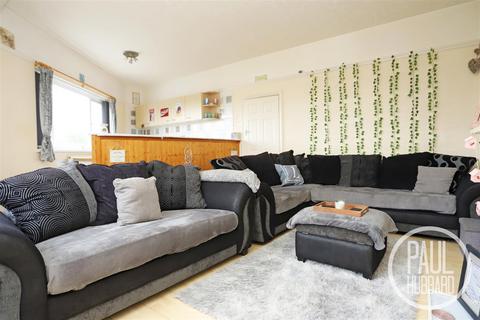 2 bedroom maisonette for sale, Jubilee Buildings, London Road, Pakefield