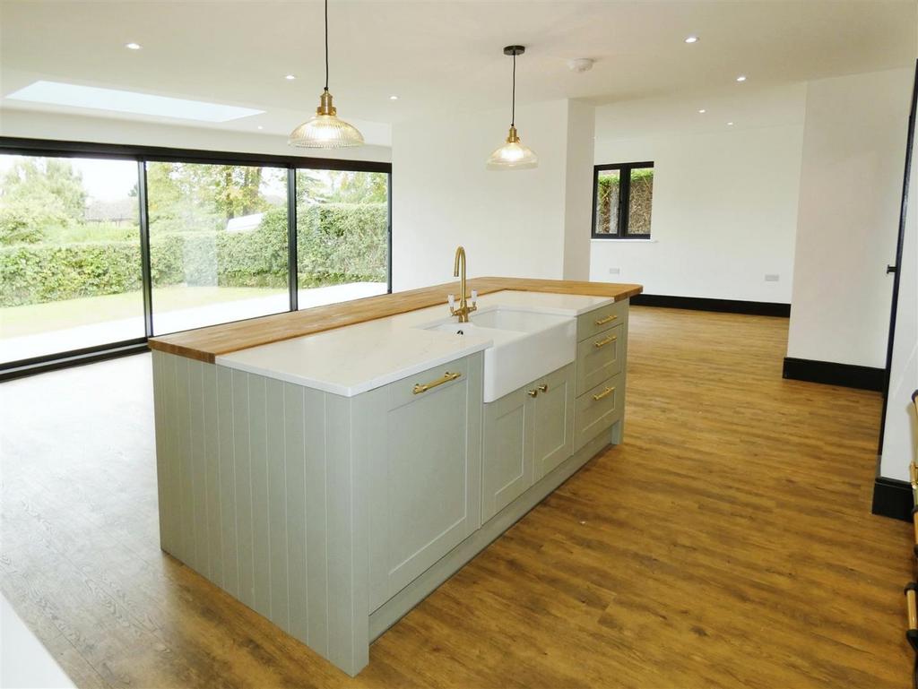 Kitchen/Dining Area