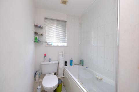 1 bedroom flat for sale, Eccles Fold, Eccles, M30