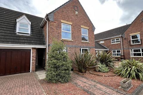 4 bedroom semi-detached house for sale, Carlton Court, Howden, Goole