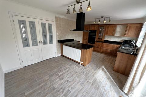 4 bedroom link detached house for sale, Carlton Court, Howden, Goole