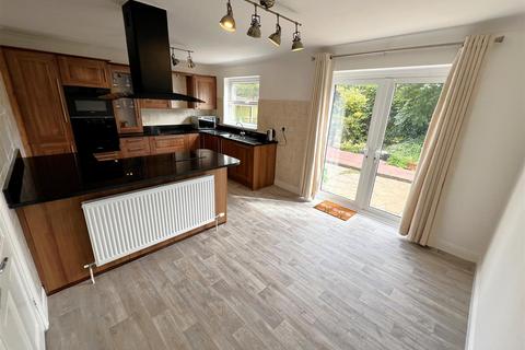 4 bedroom link detached house for sale, Carlton Court, Howden, Goole