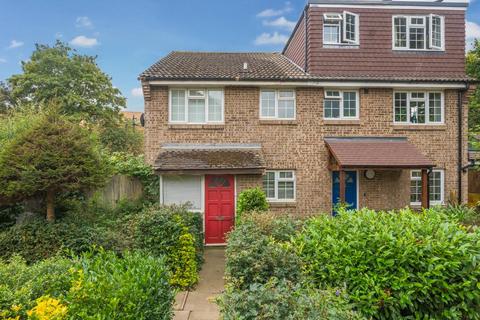 1 bedroom terraced house for sale, St Hildas Close, Earlsfield