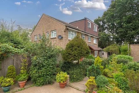 1 bedroom terraced house for sale, St Hildas Close, Earlsfield