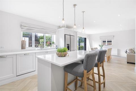 27 Upper Pines, Banstead, SM7 3PU