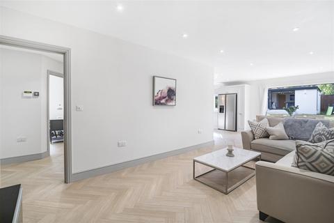 27 Upper Pines, Banstead, SM7 3PU