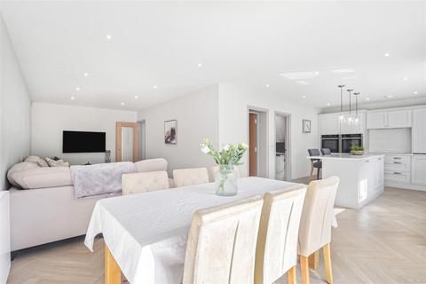 27 Upper Pines, Banstead, SM7 3PU