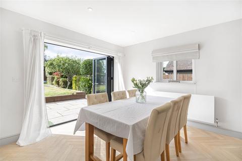 27 Upper Pines, Banstead, SM7 3PU