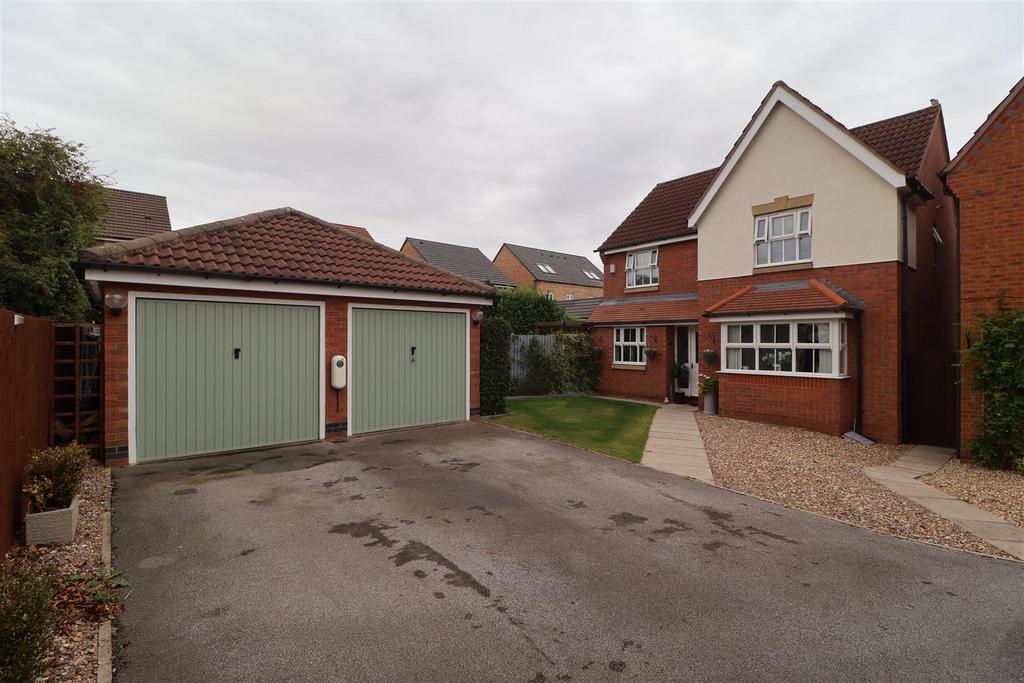 Peak Hill Close, Worksop S81 4 bed detached house for sale £330,000