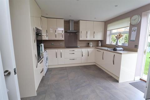 4 bedroom detached house for sale, Peak Hill Close, Worksop S81