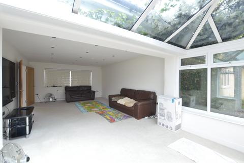 2 bedroom bungalow for sale, High Trees, Barnet EN4