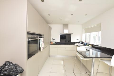 13 High Trees, Barnet, EN4 9QQ