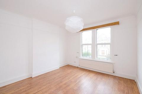 2 bedroom apartment to rent, Buckleigh Road, London SW16