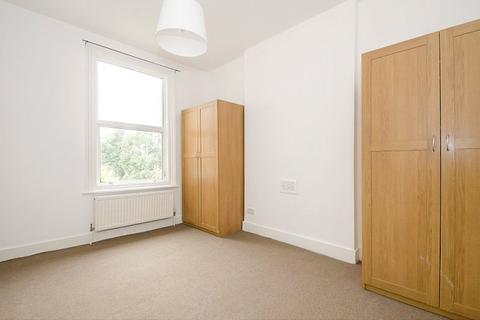 2 bedroom apartment to rent, Buckleigh Road, London SW16