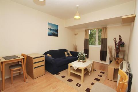 2 bedroom apartment to rent, Goosander Court, Colindale, London, NW9