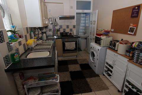 2 bedroom flat to rent, Bellegrove Road, Welling DA16