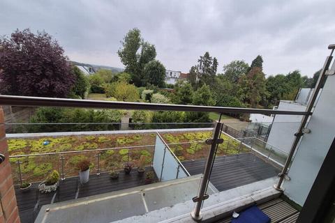 3 bedroom flat to rent, London NW4