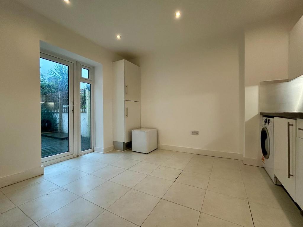 Combined living room:kitchen.jpg