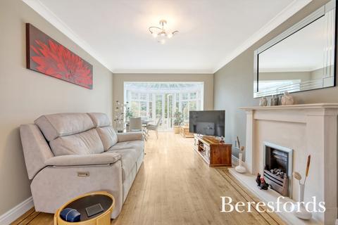 16 Oxford Close, Romford, RM2 5UT