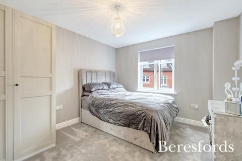 16 Oxford Close, Romford, RM2 5UT