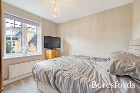 16 Oxford Close, Romford, RM2 5UT