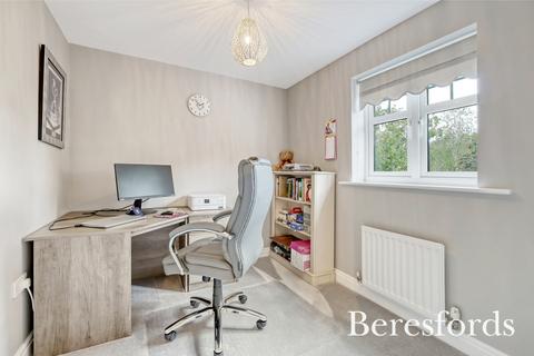 16 Oxford Close, Romford, RM2 5UT