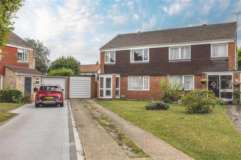 3 bedroom semi-detached house for sale, Holly Crescent, Windsor