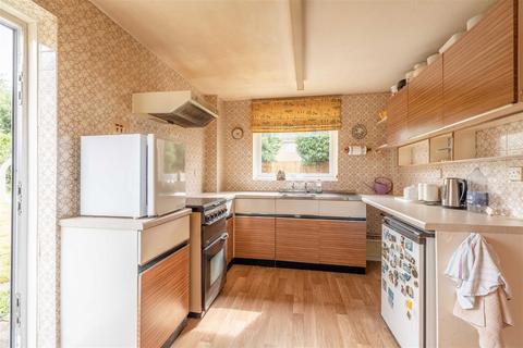 23 Holly Crescent, Windsor, SL4 5SL