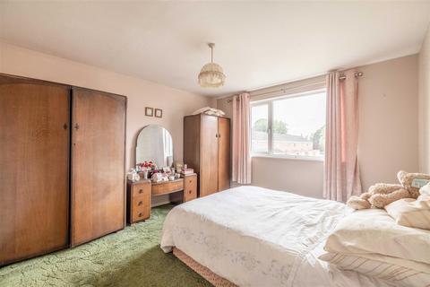 23 Holly Crescent, Windsor, SL4 5SL