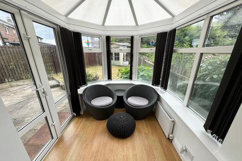 2 bedroom end of terrace house for sale, The Crescent, Baildon, Shipley, West Yorkshire