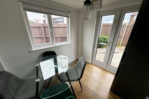 2 bedroom end of terrace house for sale, The Crescent, Baildon, Shipley, West Yorkshire