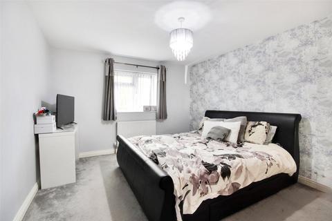 15 Hollands Close, Shorne, Gravesend, DA12 3EH