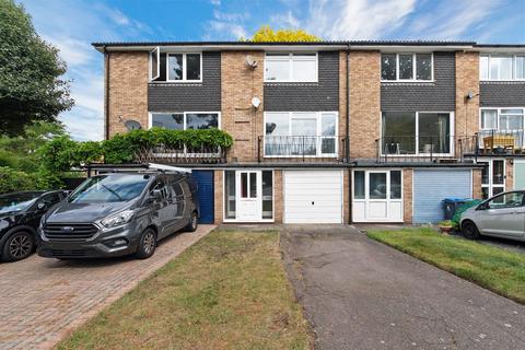 3 bedroom terraced house to rent, Cranes Drive, Surbiton KT5