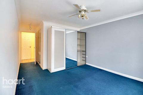 2 bedroom flat for sale, Lennox Close, Grays