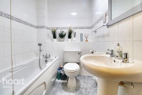 28 Lennox Close, Chafford Hundred, Grays, RM16 6AP