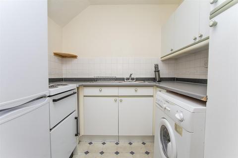 Studio to rent, Beaumaris Green, Colindale, London, NW9