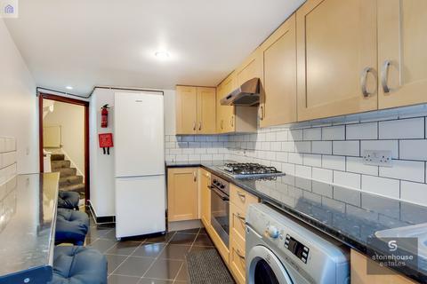 3 bedroom apartment to rent, Junction Road, Archway, London, N19