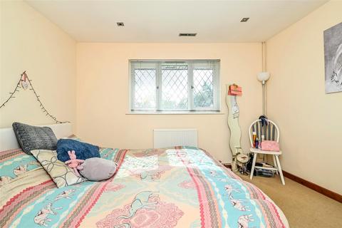 17 Drum Mead, Petersfield, GU32 3AQ