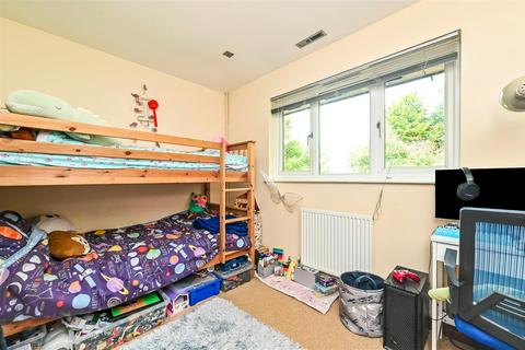 17 Drum Mead, Petersfield, GU32 3AQ
