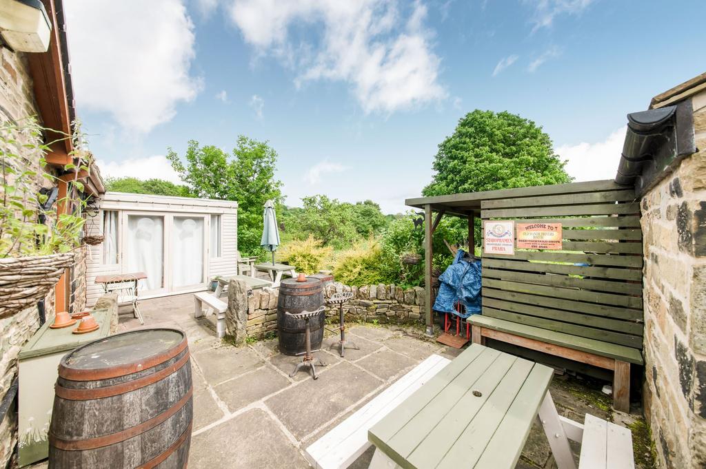 Smithy arms outside sitting area