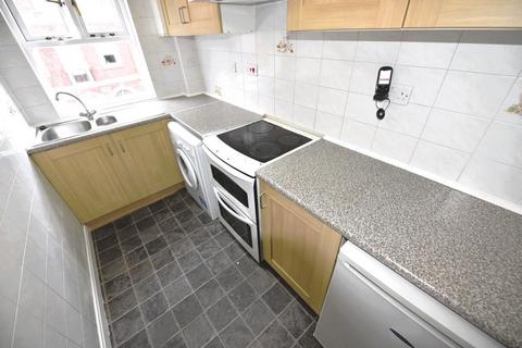 2 bedroom flat to rent, 15 Riverside Court