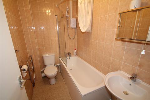 2 bedroom apartment to rent, Sheridan Court, Harrow HA1 4YN