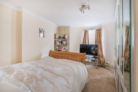 4 bedroom flat to rent, Vicarage Grove, Camberwell, London, SE5