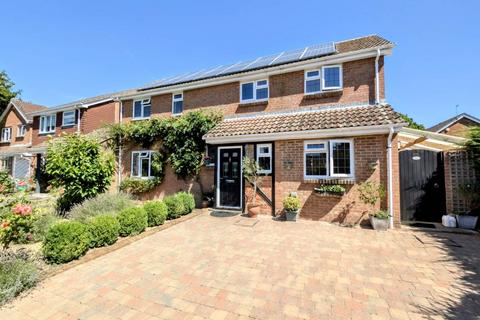 4 bedroom detached house for sale, Rosewood Road, Bordon GU35