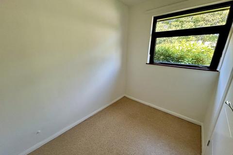 4 Chytroose Close, Helston, TR13 8UY