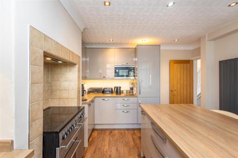 4 bedroom semi-detached house for sale, Hawkhill Gardens, Leeds LS15