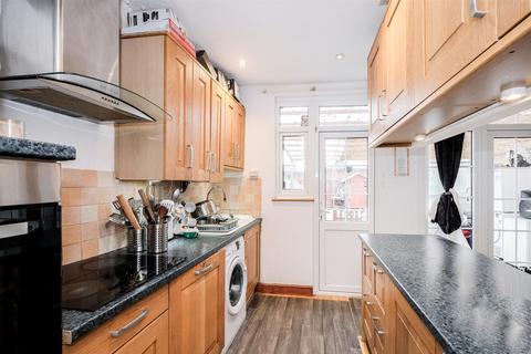 40 Albert Avenue, London, E4 8LG
