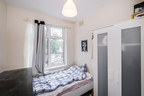 40 Albert Avenue, London, E4 8LG